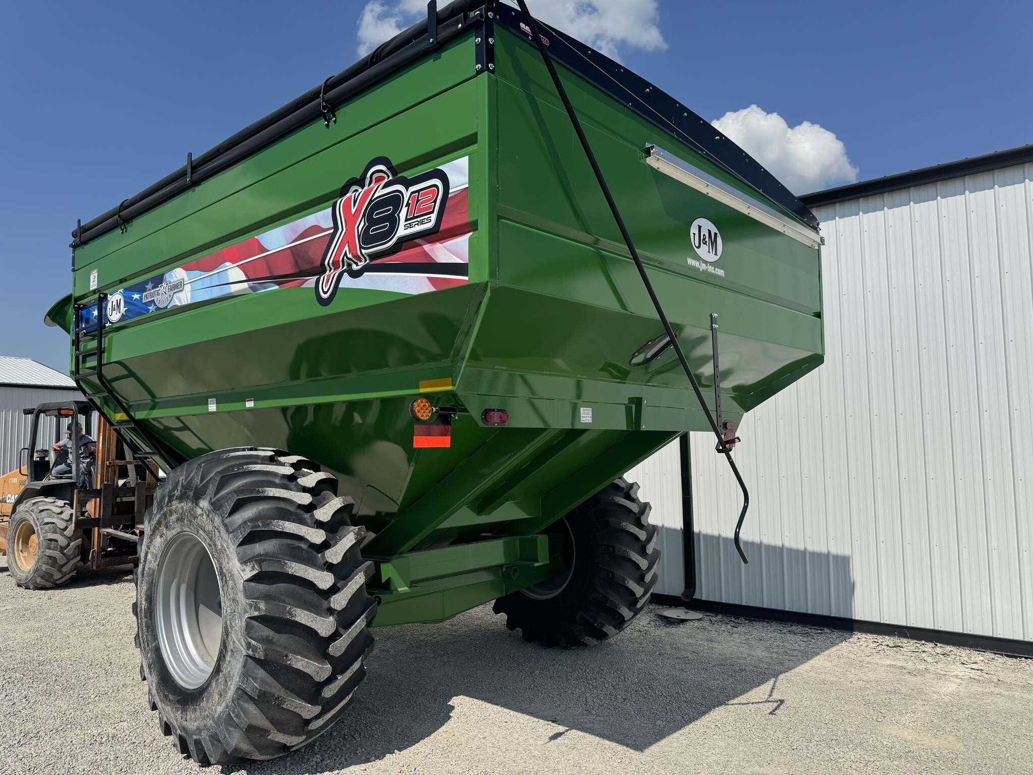  J&M 812-18 Grain Cart
