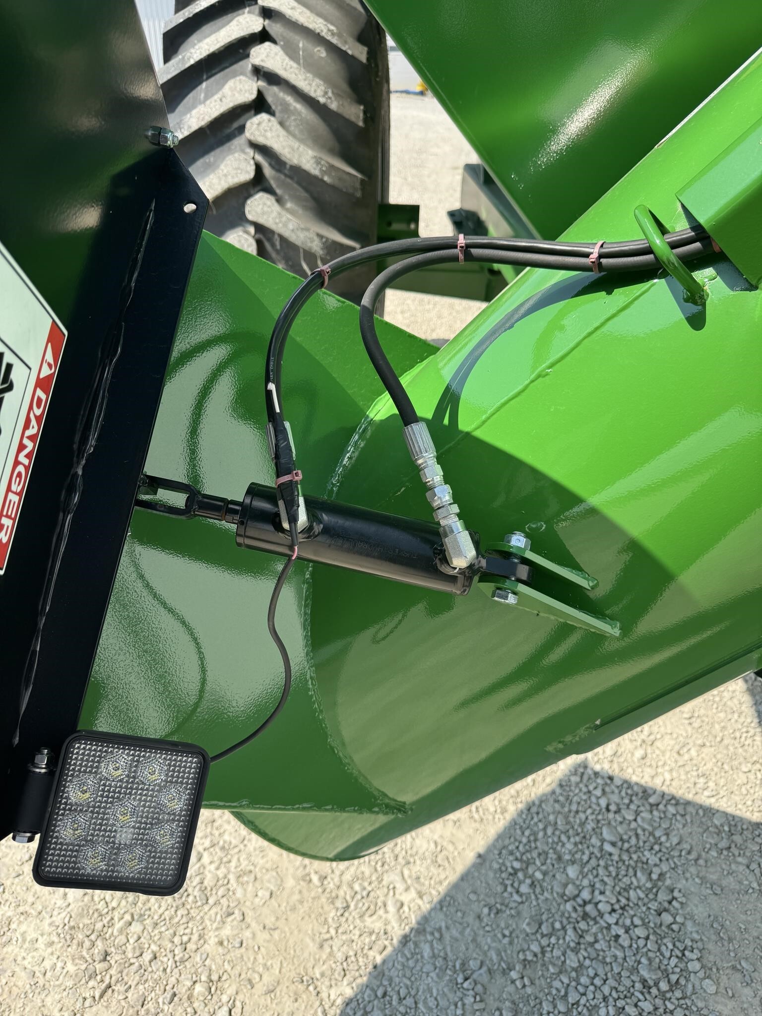  J&M 812-18 Grain Cart