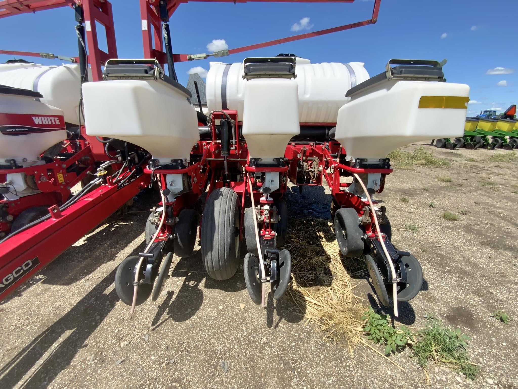 2011 White 8200 Planter