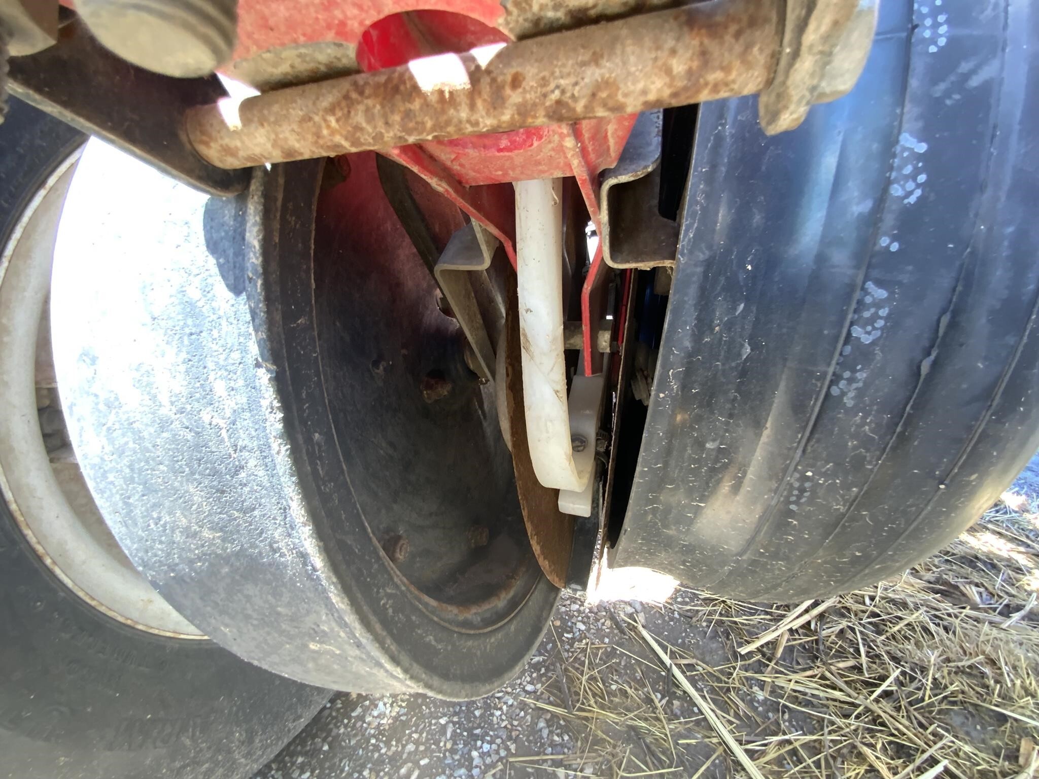 2011 White 8200 Planter