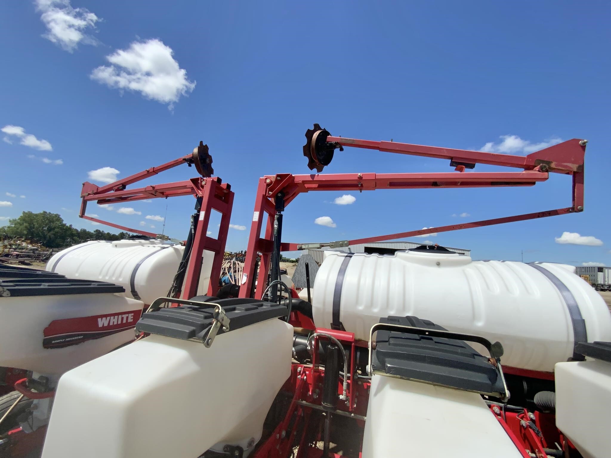 2011 White 8200 Planter