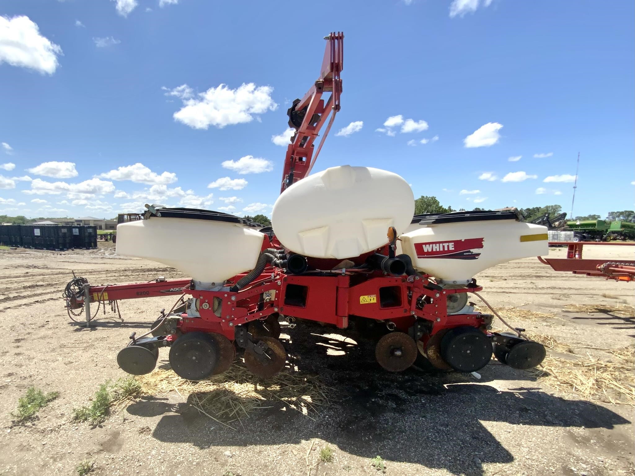 2011 White 8200 Planter