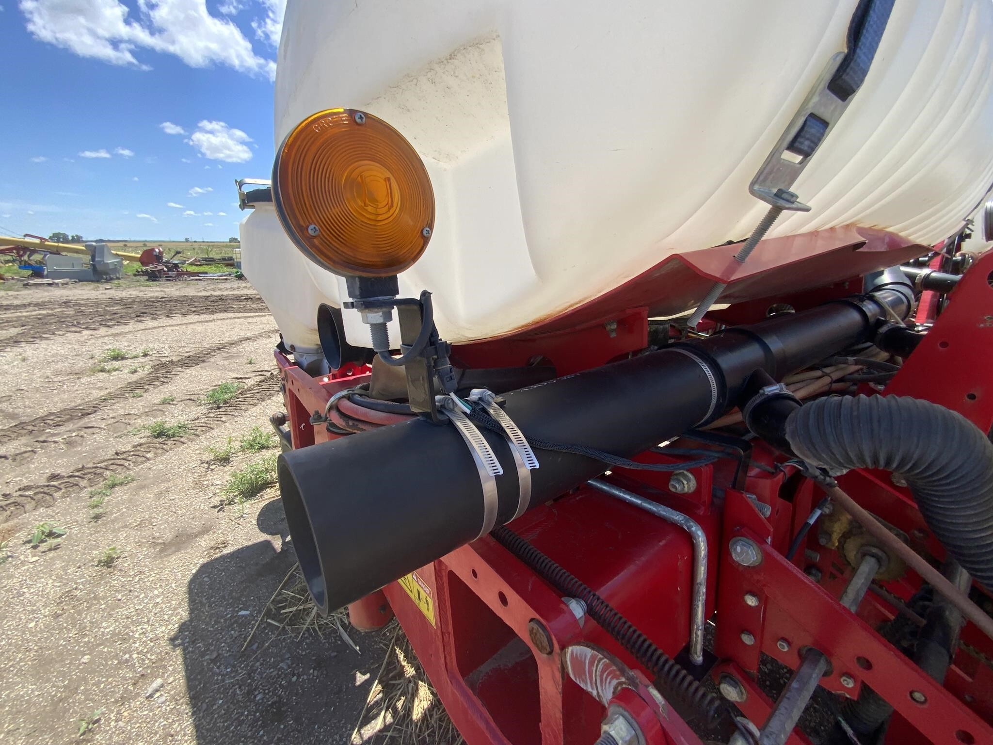 2011 White 8200 Planter