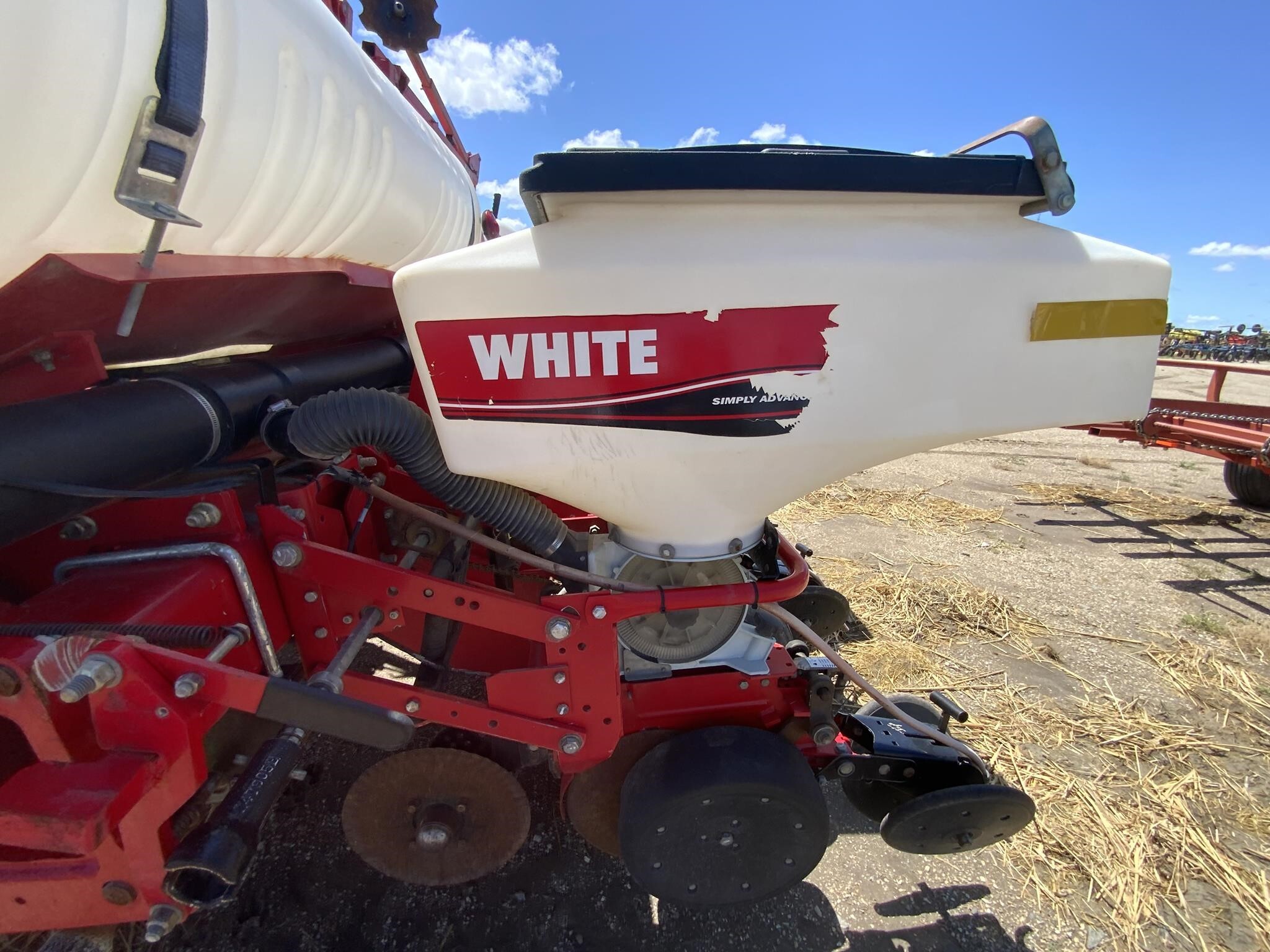 2011 White 8200 Planter