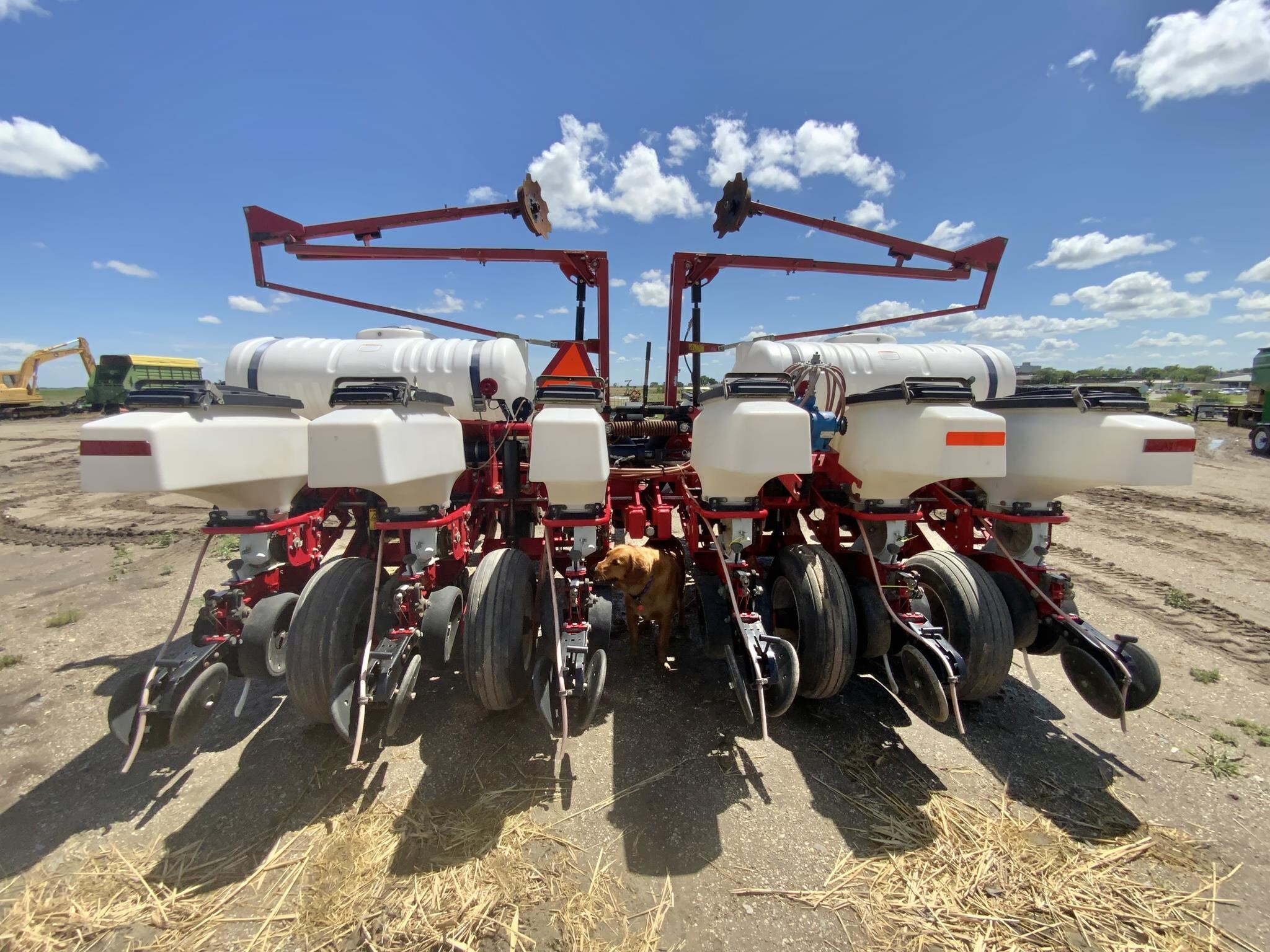 2011 White 8200 Planter