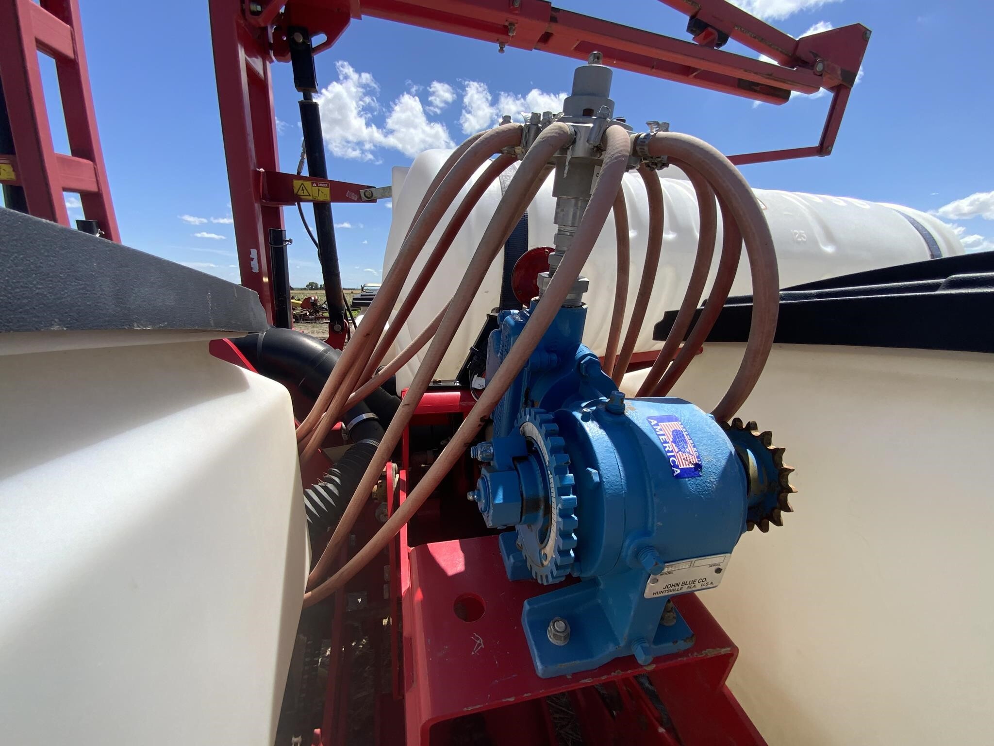 2011 White 8200 Planter