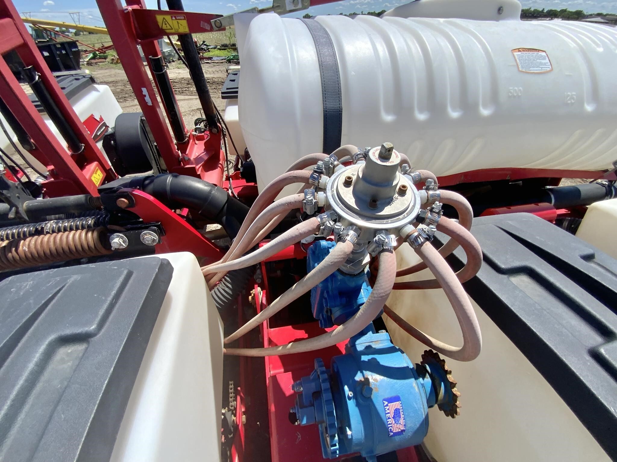 2011 White 8200 Planter