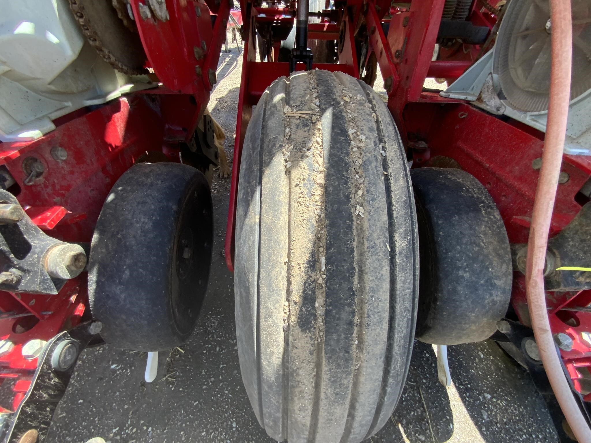 2011 White 8200 Planter