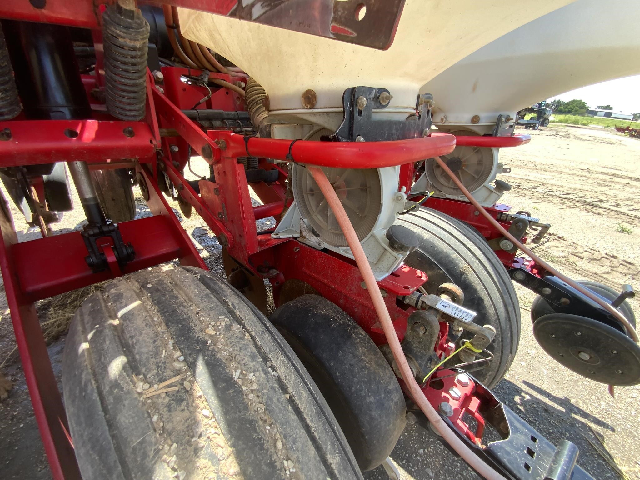 2011 White 8200 Planter