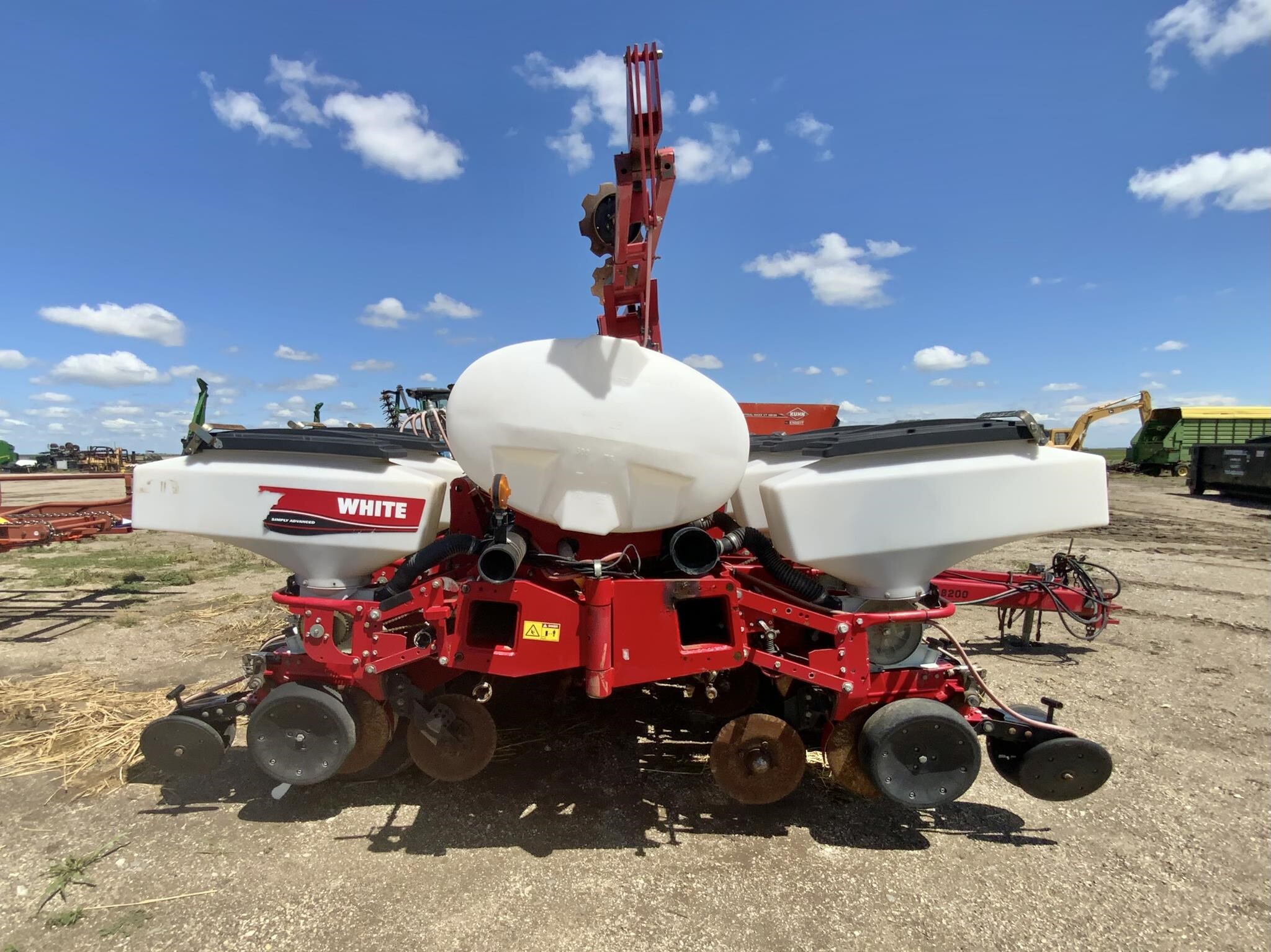 2011 White 8200 Planter