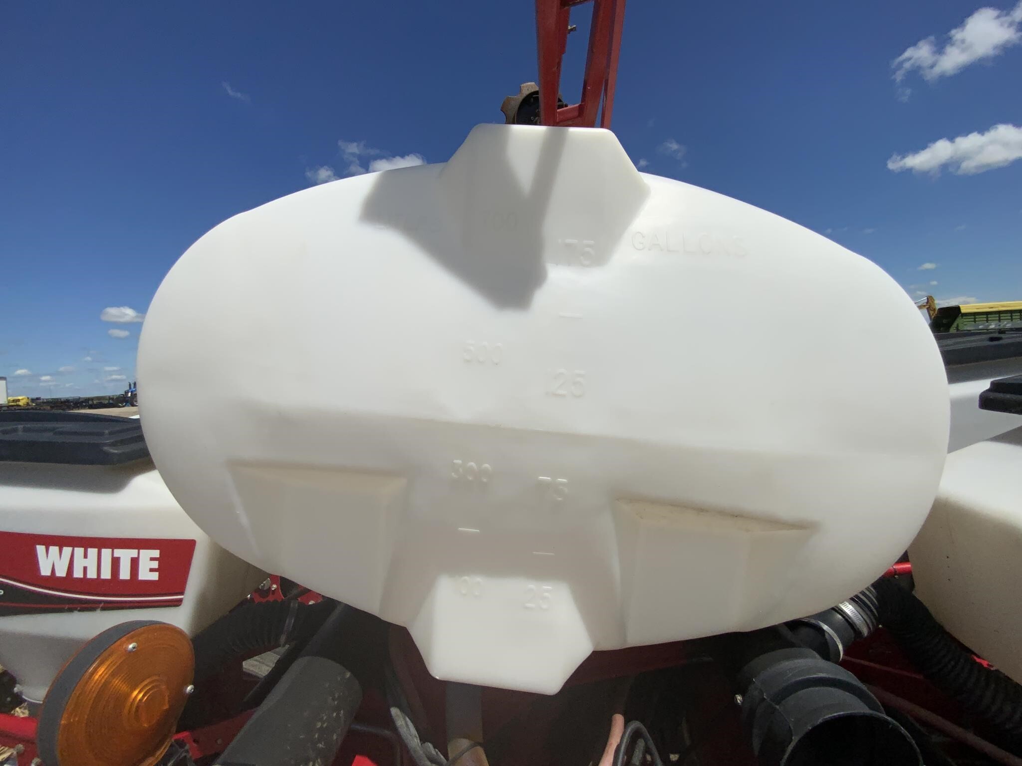 2011 White 8200 Planter