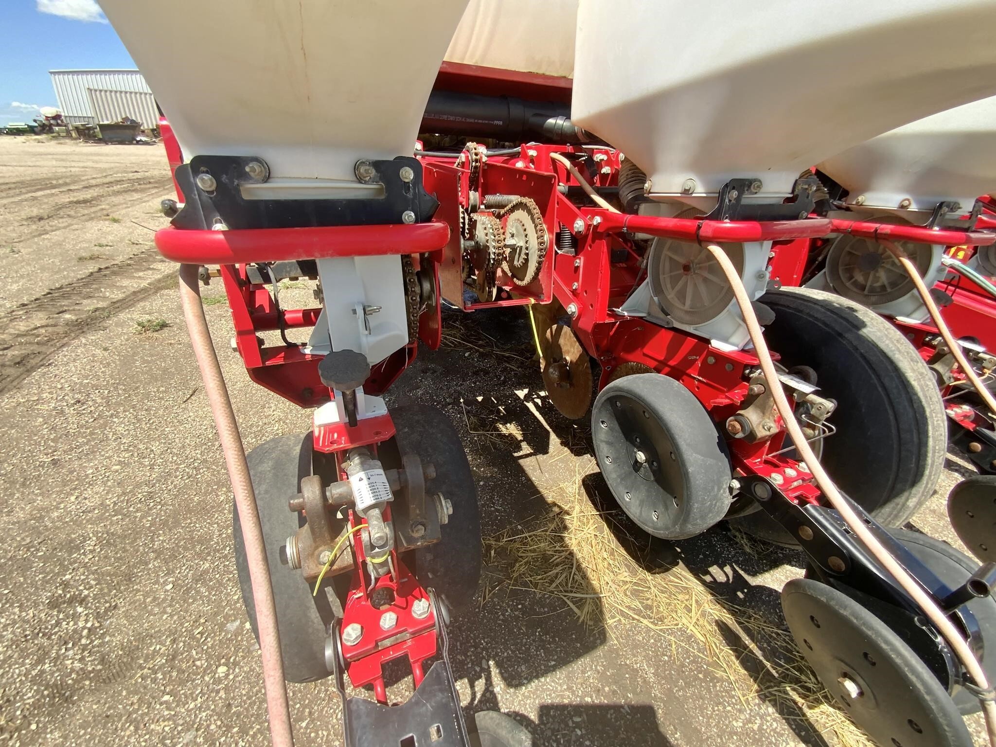 2011 White 8200 Planter