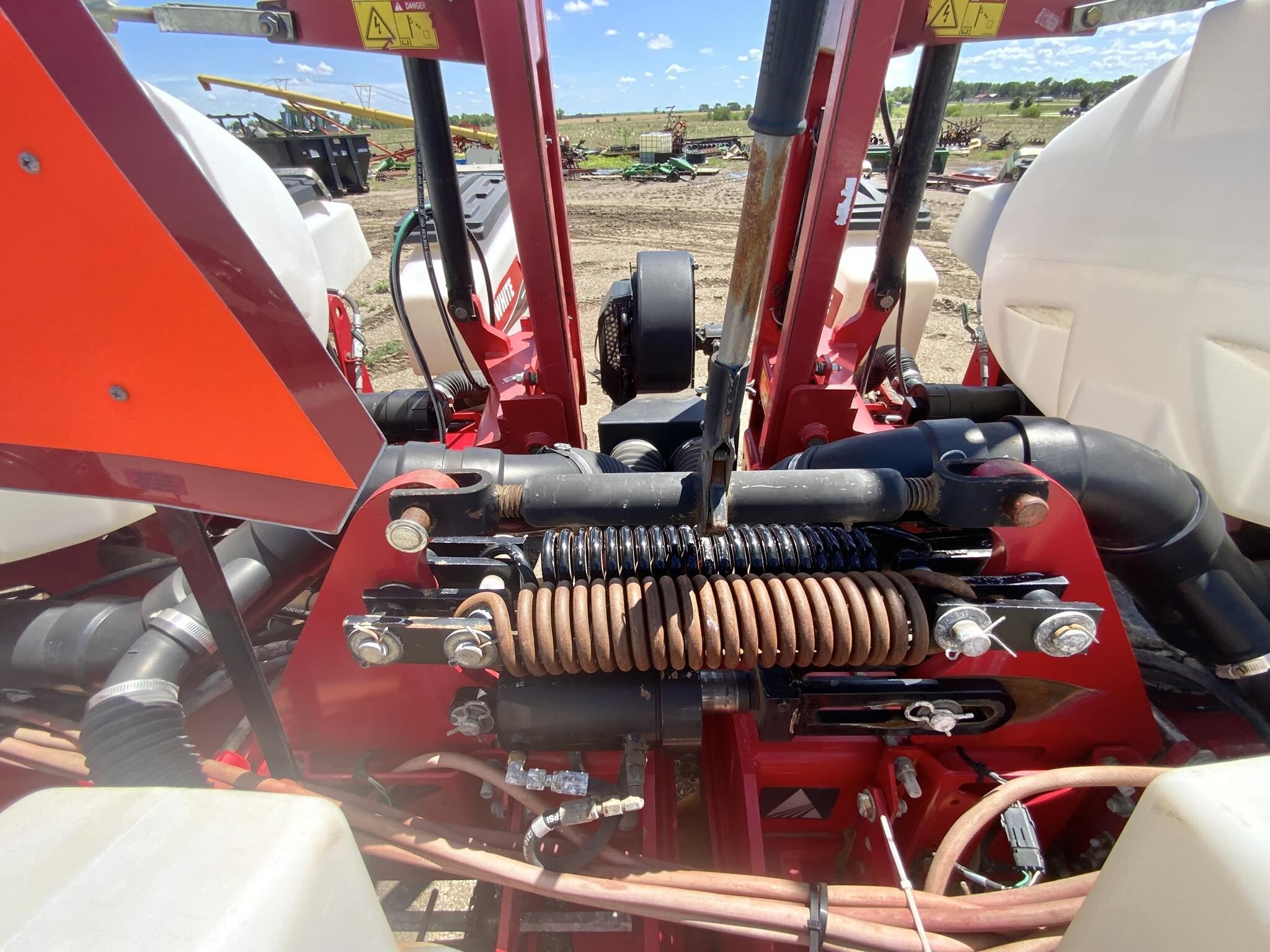 2011 White 8200 Planter