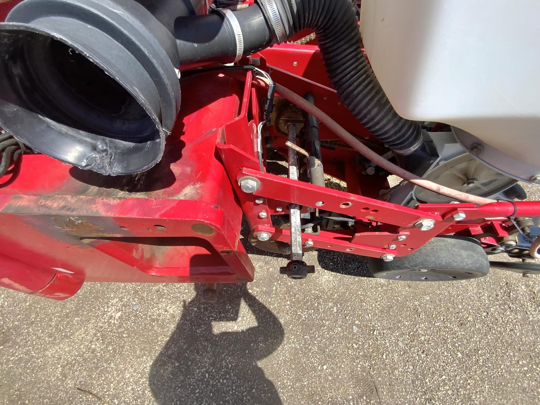 2011 White 8200 Planter