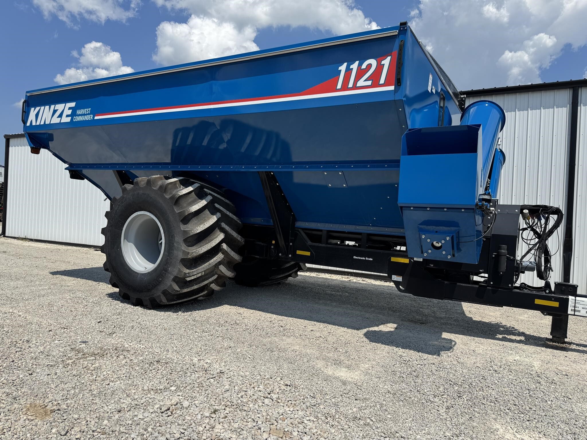  Kinze 1121 Grain Cart