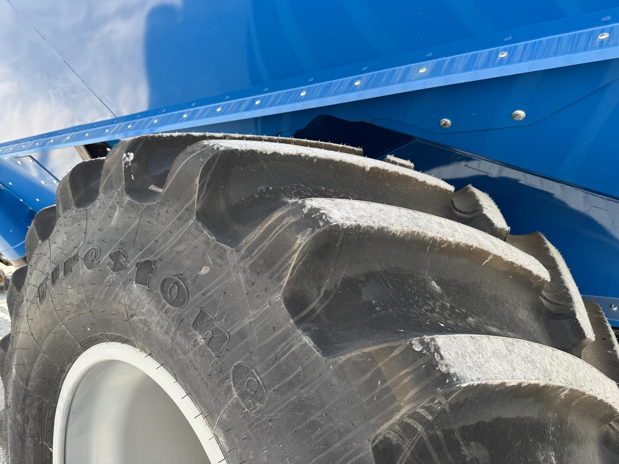  Kinze 1121 Grain Cart