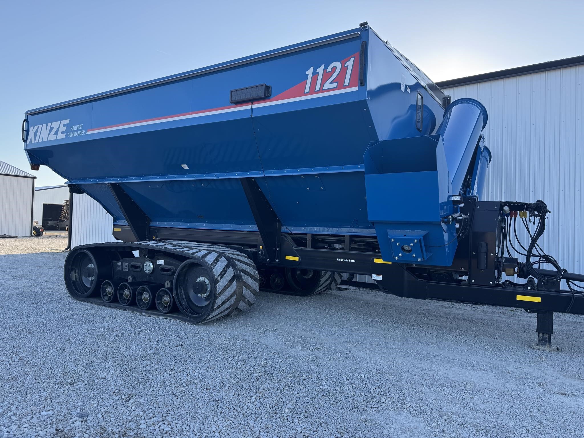  Kinze 1121 Grain Cart