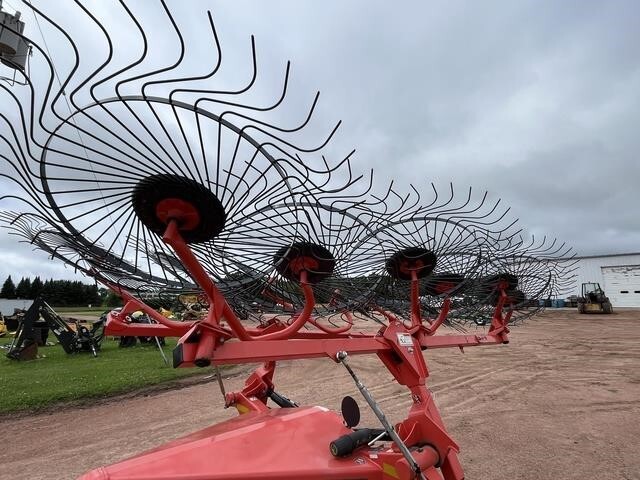 2020 Kuhn SR112GII Rake