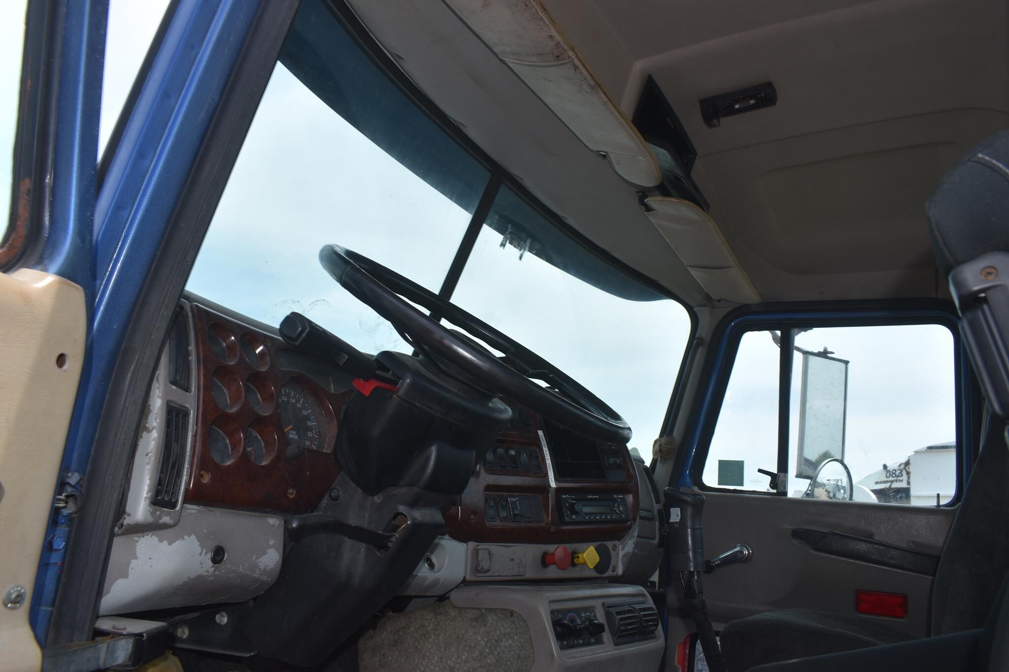 2001 Mack CH613 Semi Trucks/Trailer