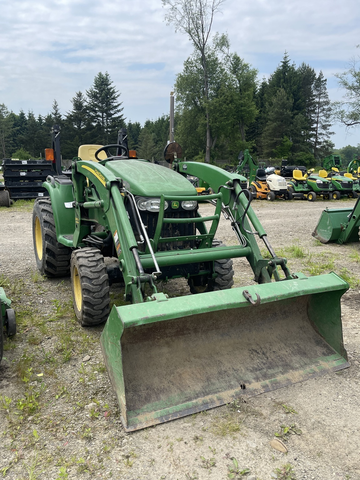 2011 John Deere 3320 Tractor