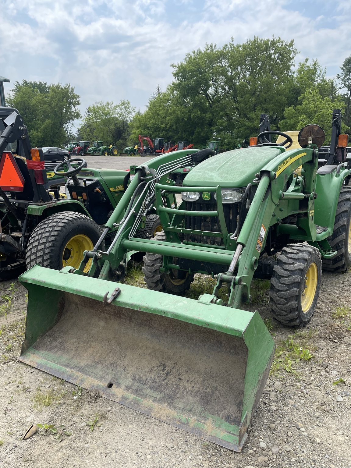 2011 John Deere 3320 Tractor