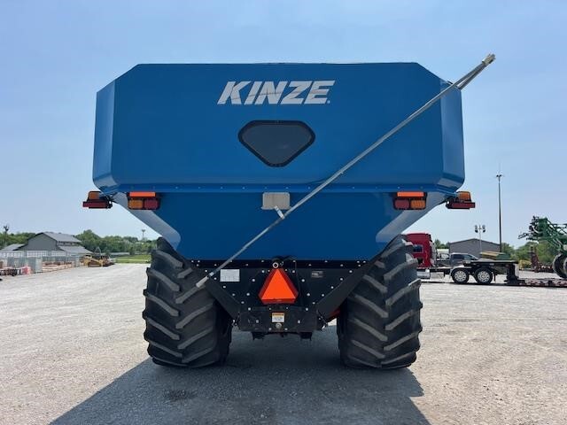 2014 Kinze 1100 Grain Cart