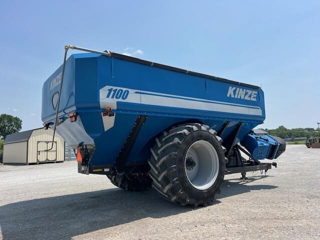 2014 Kinze 1100 Grain Cart