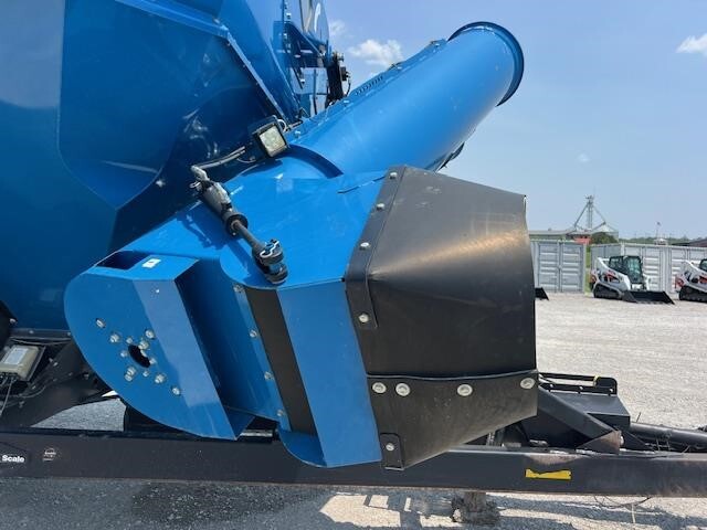 2014 Kinze 1100 Grain Cart