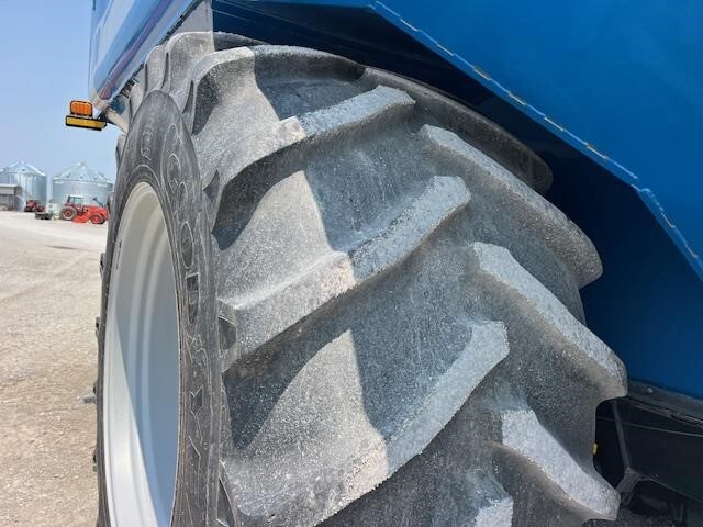 2014 Kinze 1100 Grain Cart