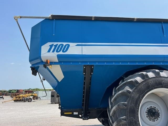 2014 Kinze 1100 Grain Cart