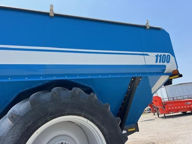 2014 Kinze 1100 Grain Cart