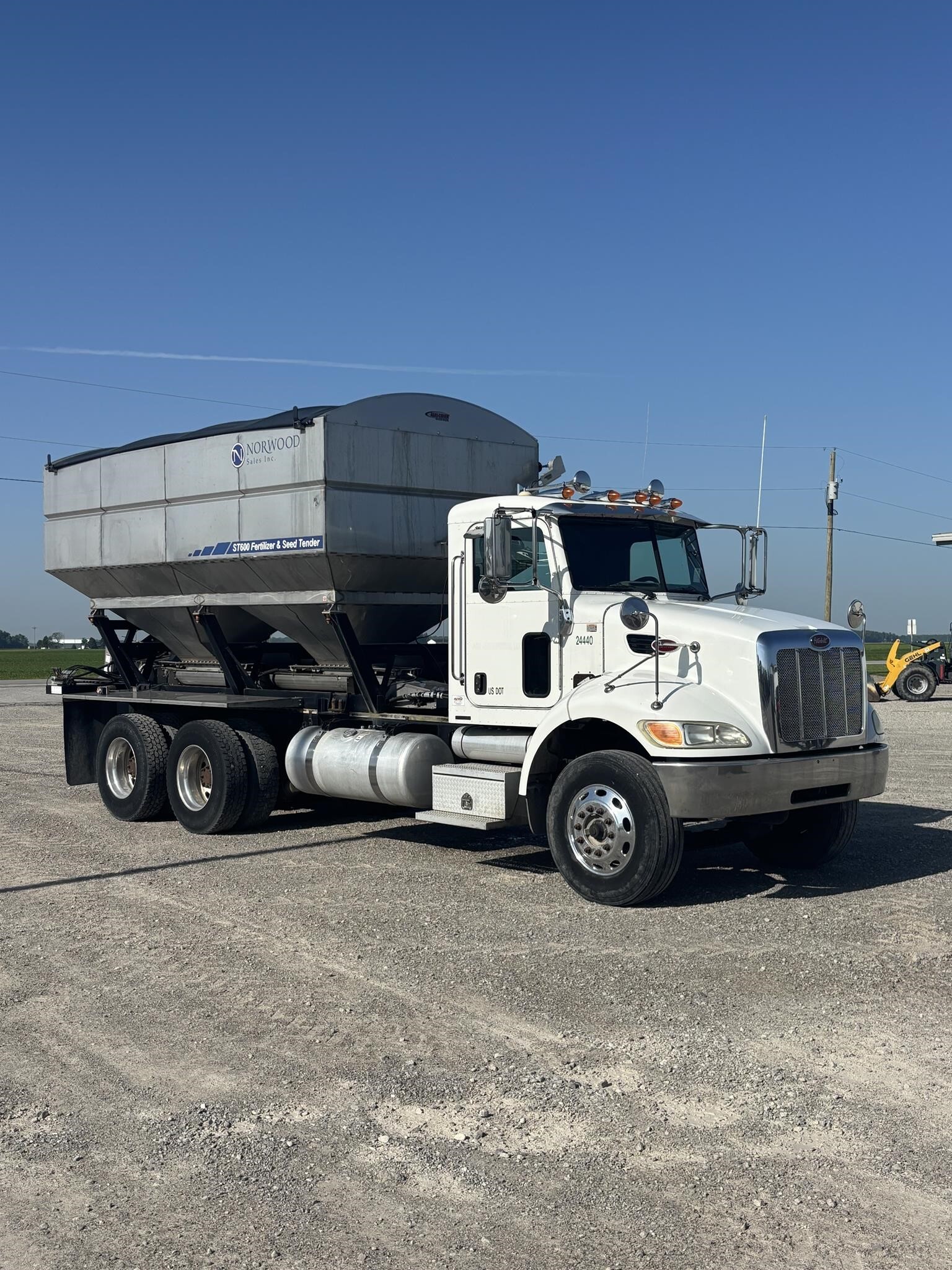2009 Peterbilt 340 Semi Trucks/Trailer