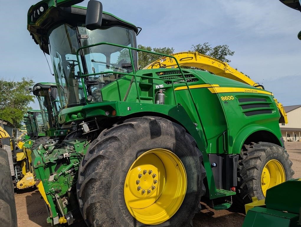 2015 John Deere 8600 Self-Propelled Forage Harvester