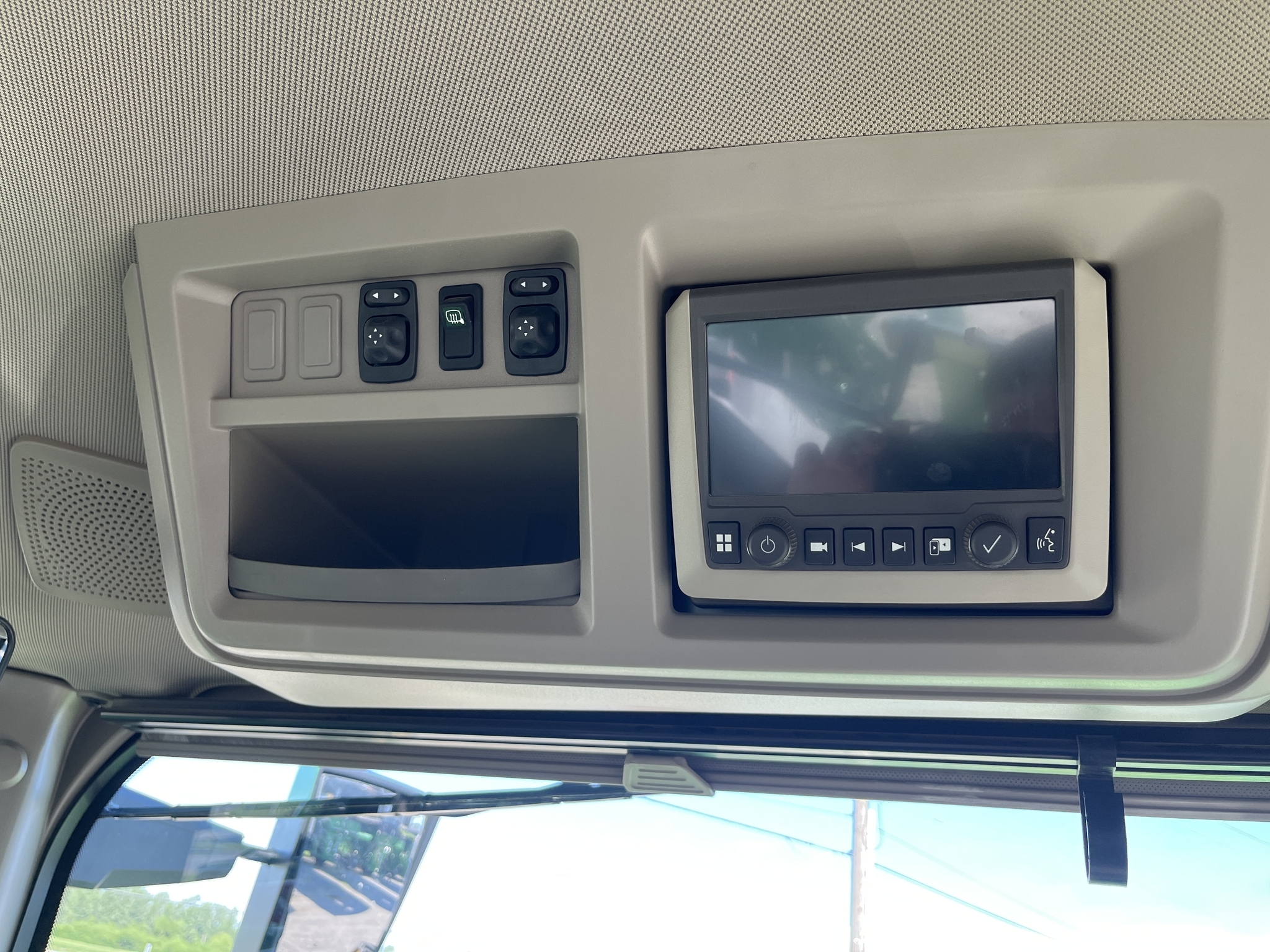 2023 John Deere 7R 290 Tractor