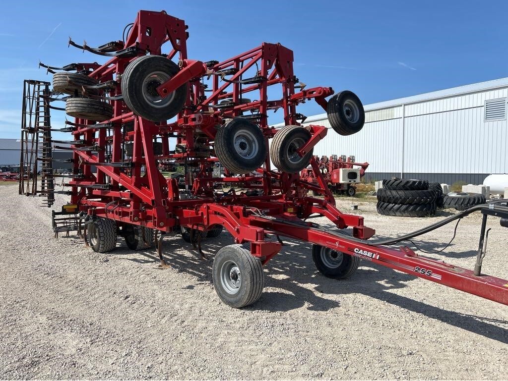 2017 Case IH Tiger-Mate 255 Field Cultivator