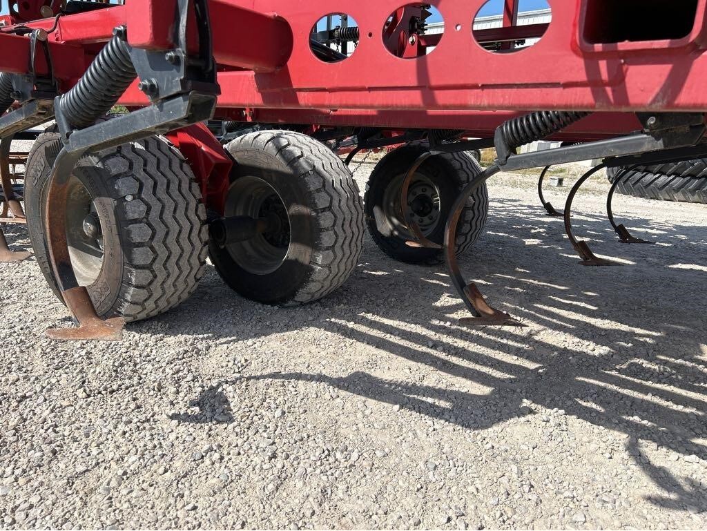 2017 Case IH Tiger-Mate 255 Field Cultivator