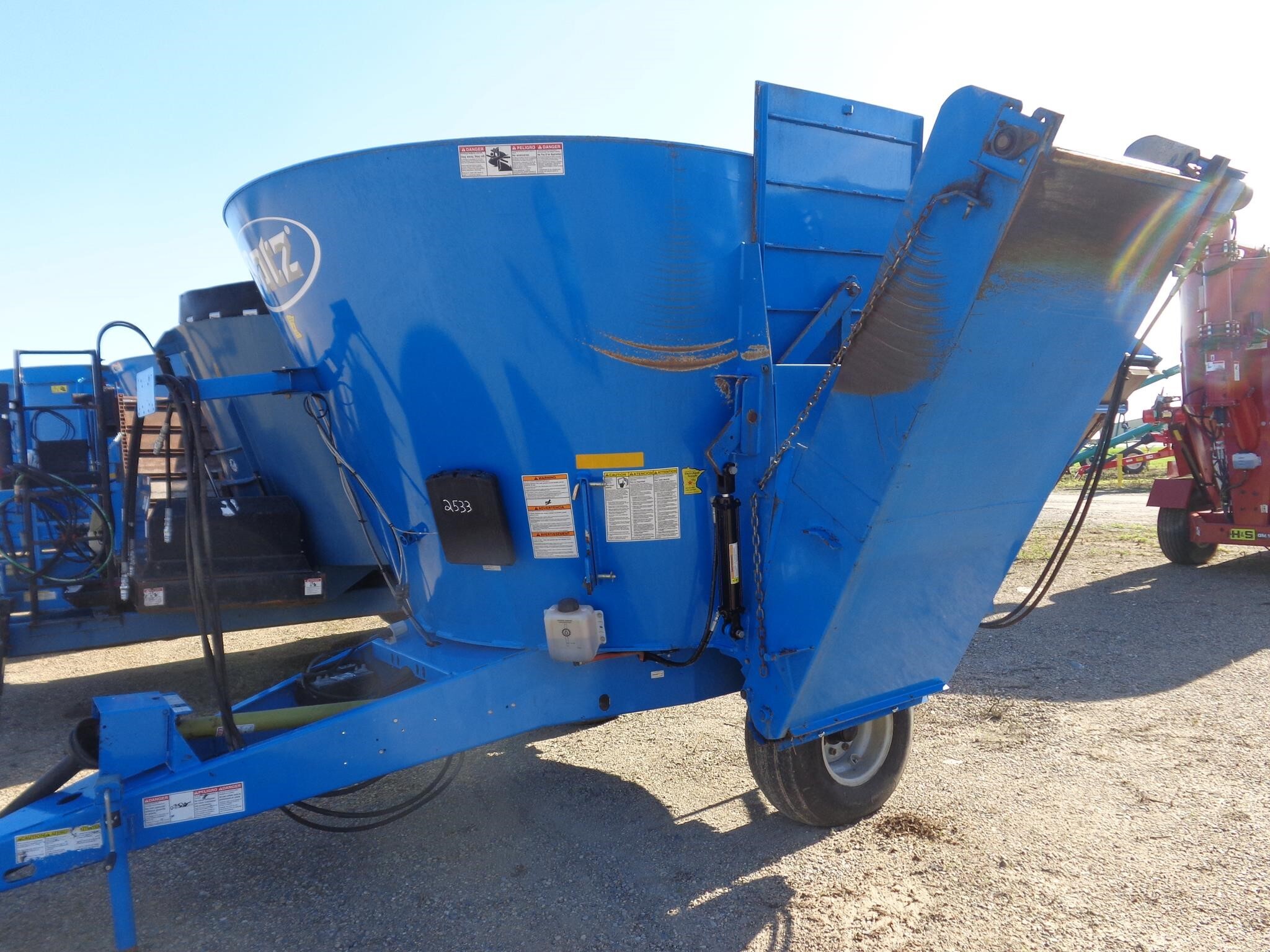  Patz 800 SERIES 350 Feed Wagon