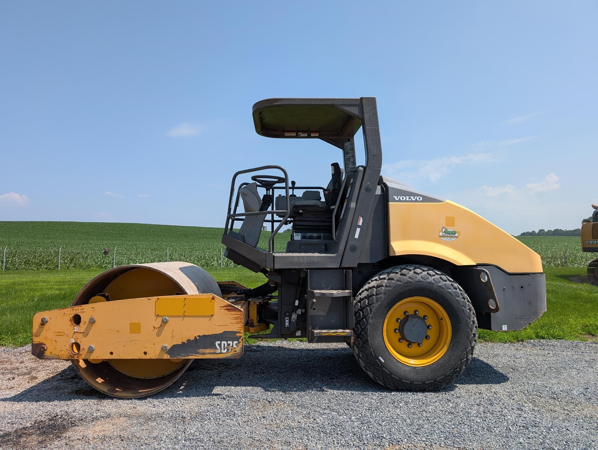 2013 Volvo SD75 Compacting and Paving