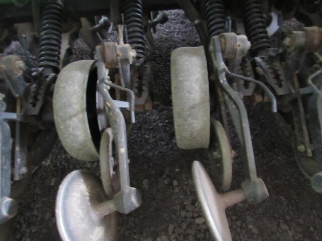  John Deere 1590 Drill