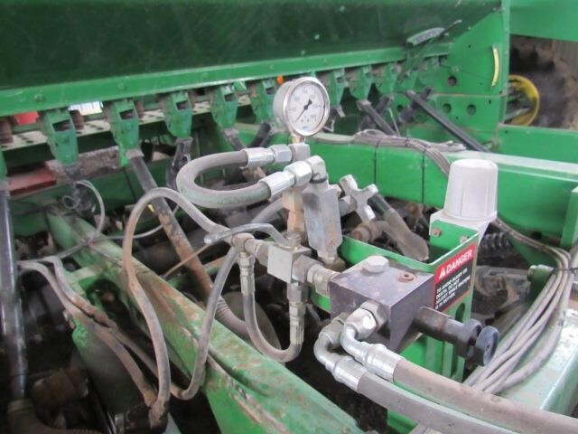  John Deere 1590 Drill