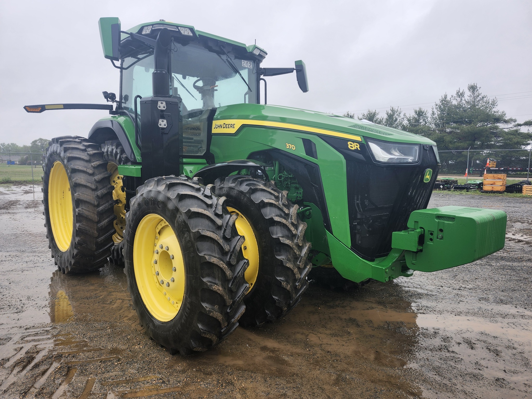 2022 John Deere 8R 370 Tractor