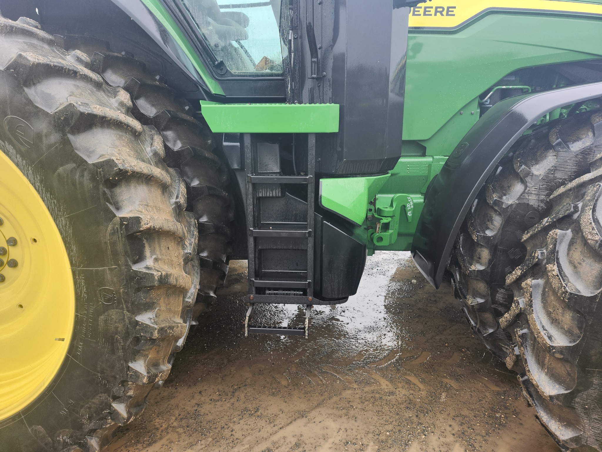 2022 John Deere 8R 370 Tractor