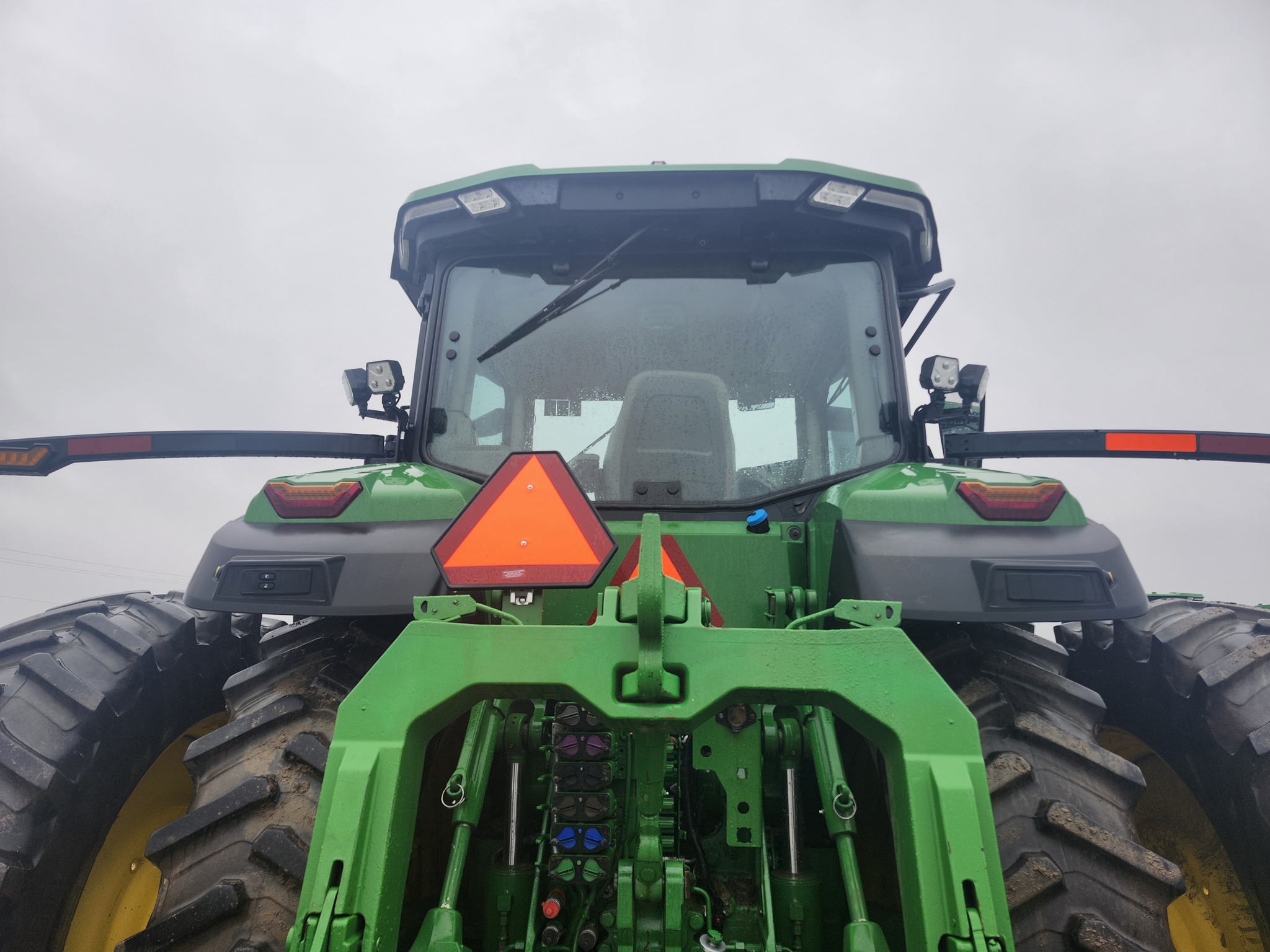 2022 John Deere 8R 370 Tractor