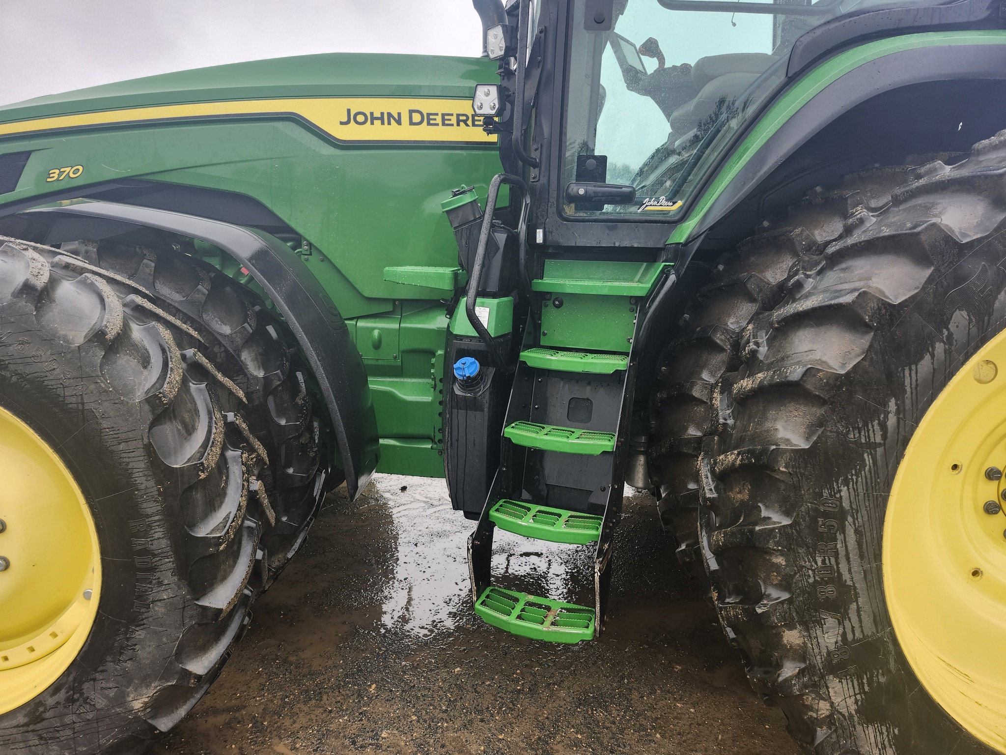 2022 John Deere 8R 370 Tractor