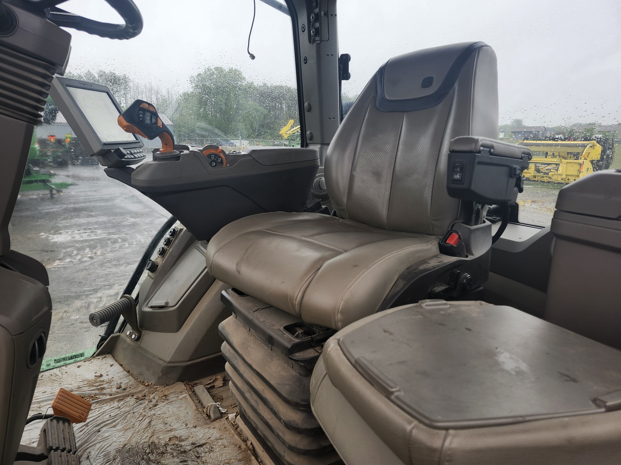 2022 John Deere 8R 370 Tractor