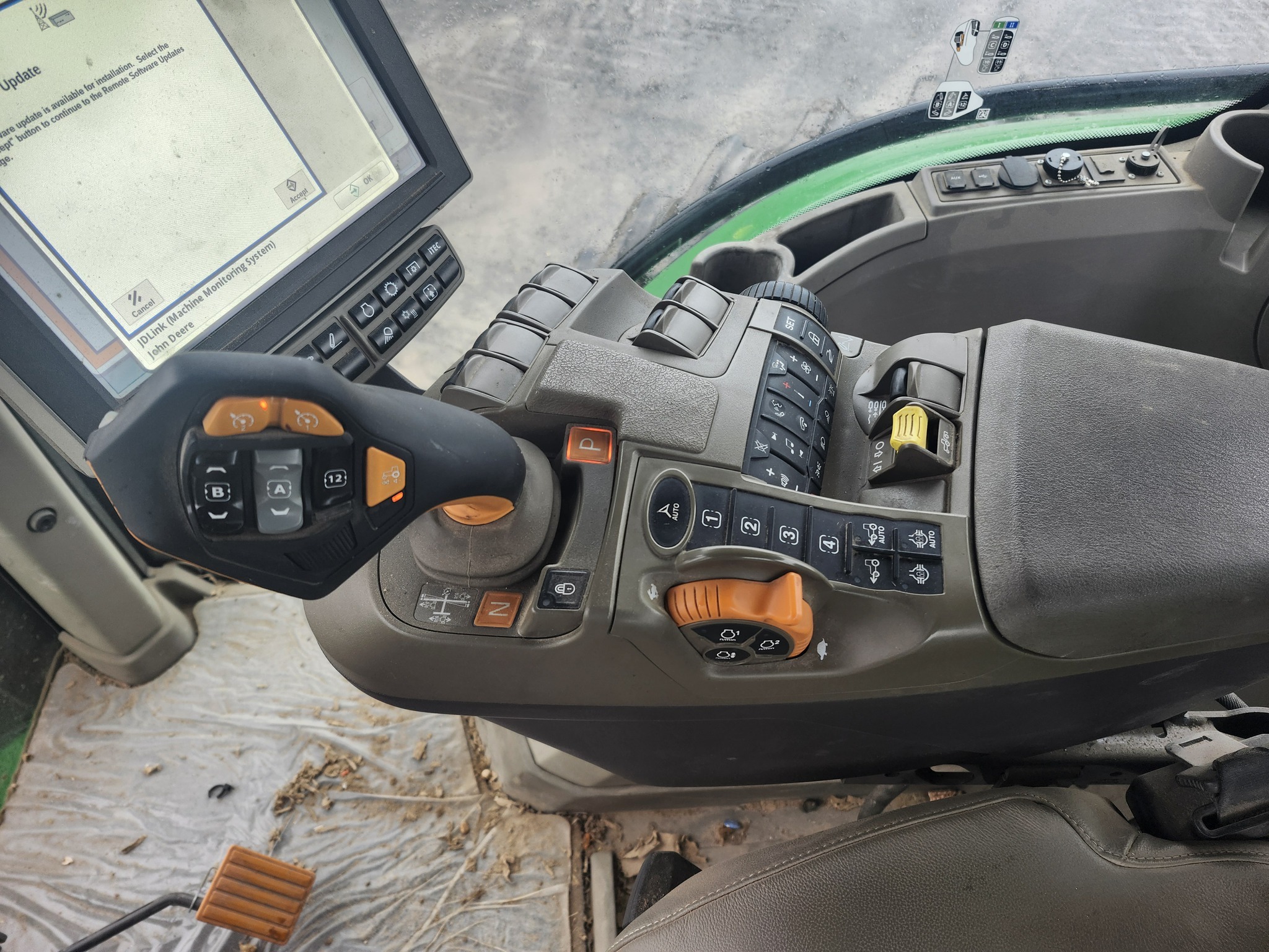 2022 John Deere 8R 370 Tractor