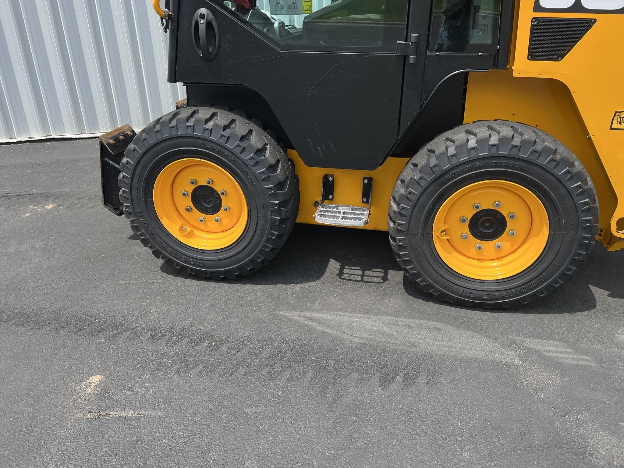 2022 JCB 270 Skid Steer