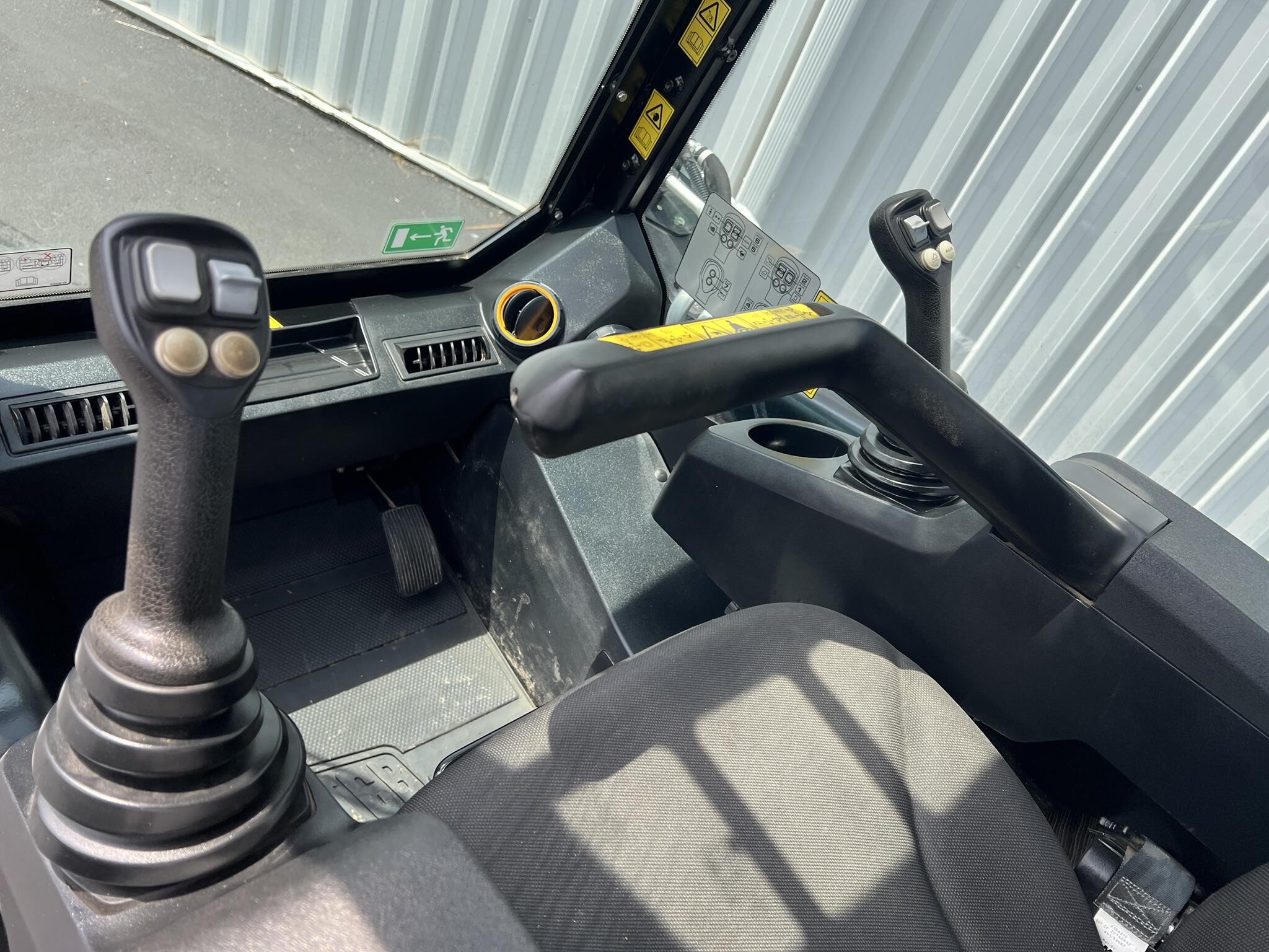 2022 JCB 270 Skid Steer