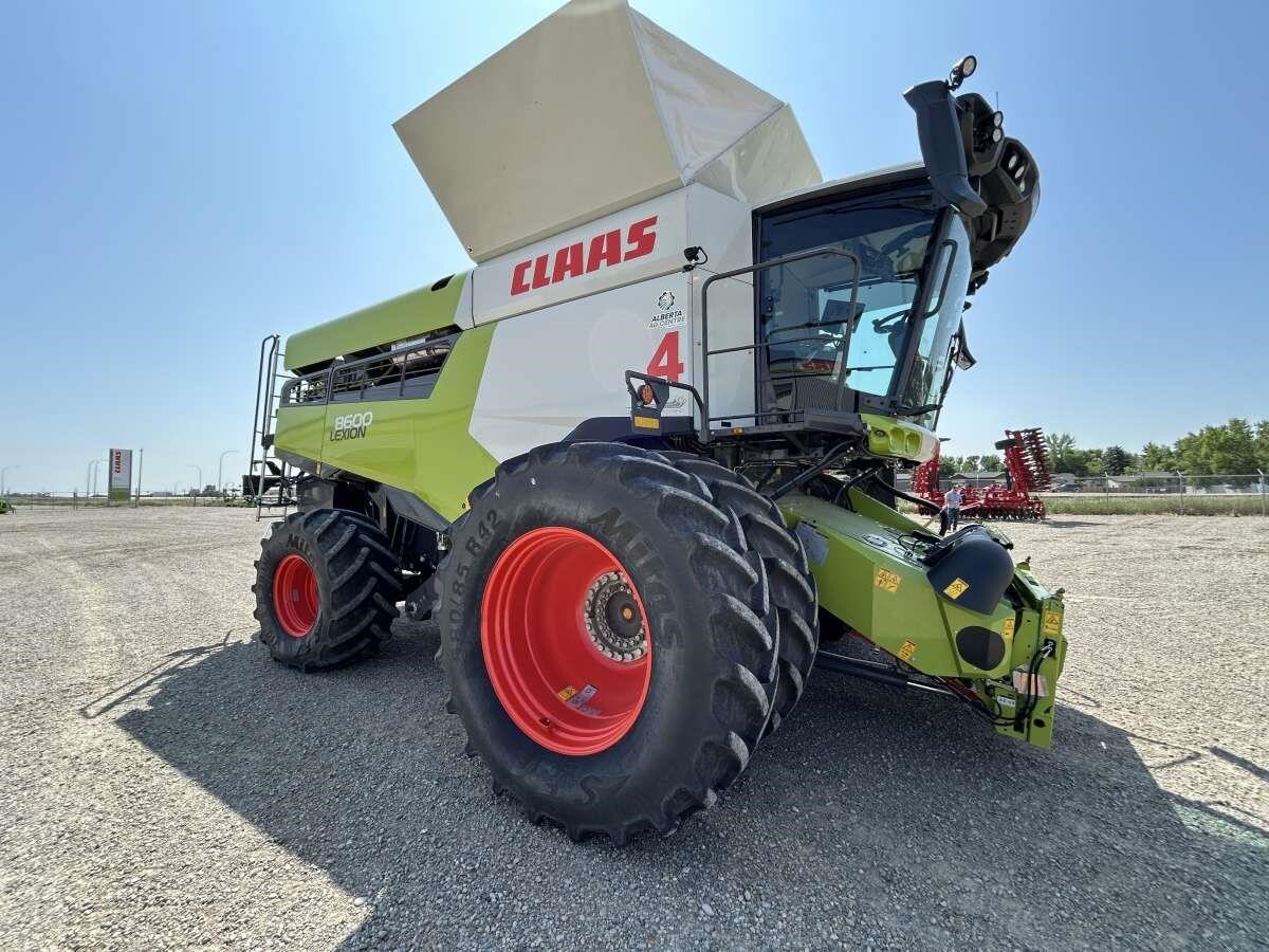 2023 Claas LEXION 8600 Combine