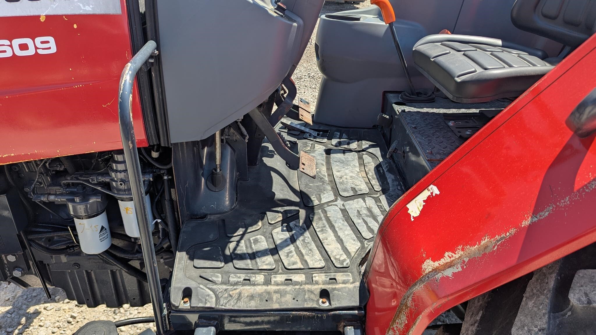  Massey Ferguson 4609 Tractor